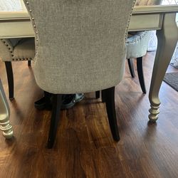 Dinning room set color silver/gray