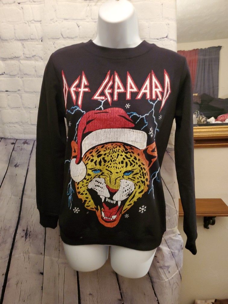 ☆WOMEN'S DEF LEPPARD SWEATSHIRT (NWT)!☆
