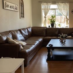 Leather Sectional Couch. (ottoman Not Included)