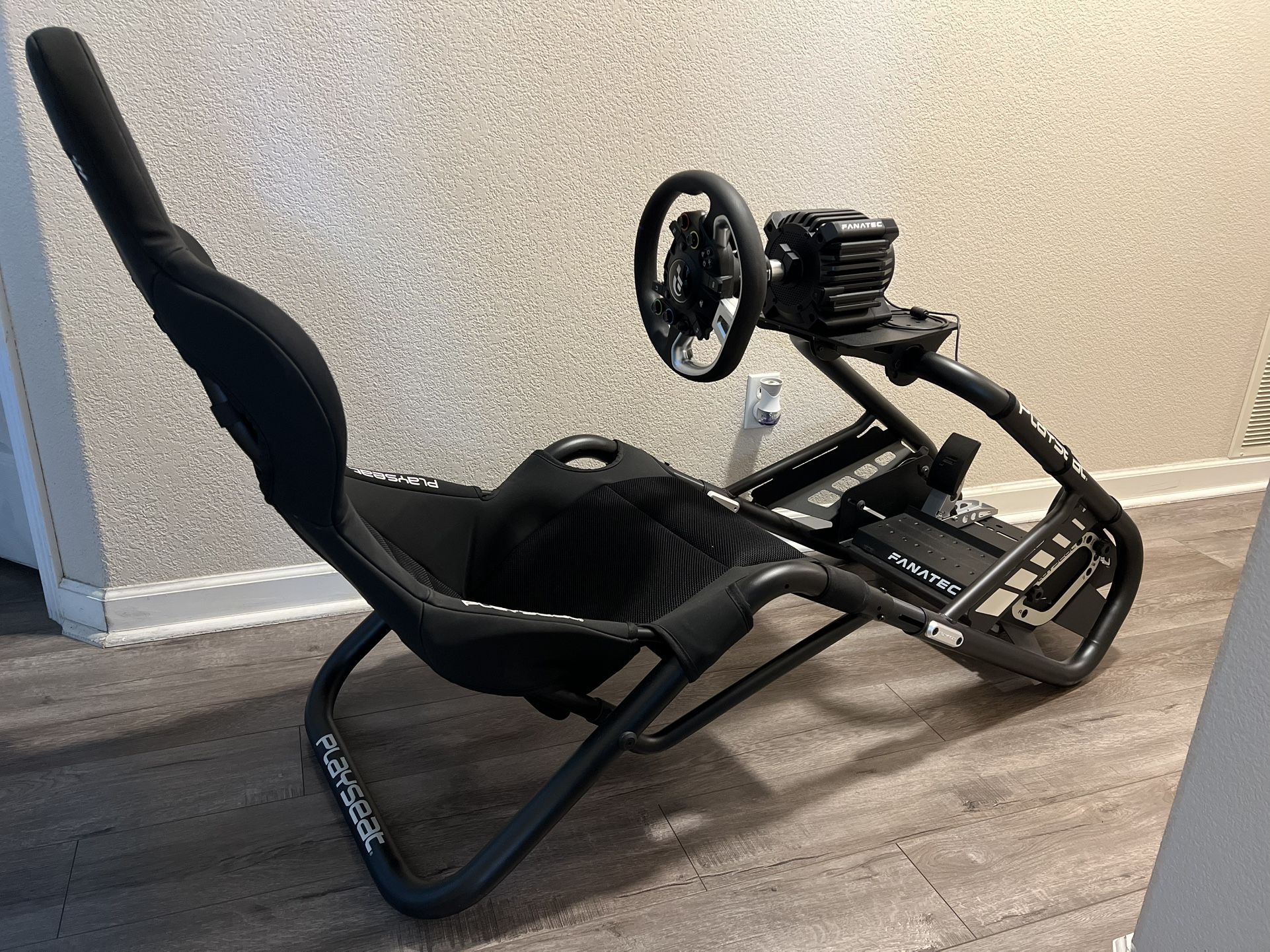 PS5 Fanatec Direct Drive Wheel Complete With Playseat