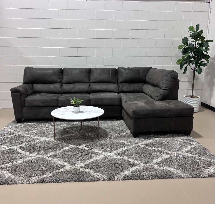 Charcoal sectional w/ chaise 🚛Delivery Available