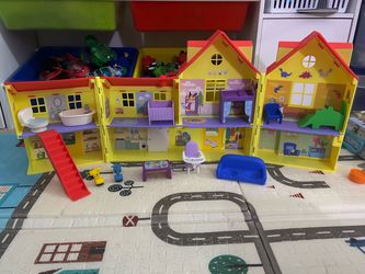 Peppa Pig Large Fold-Out Dollhouse Playset