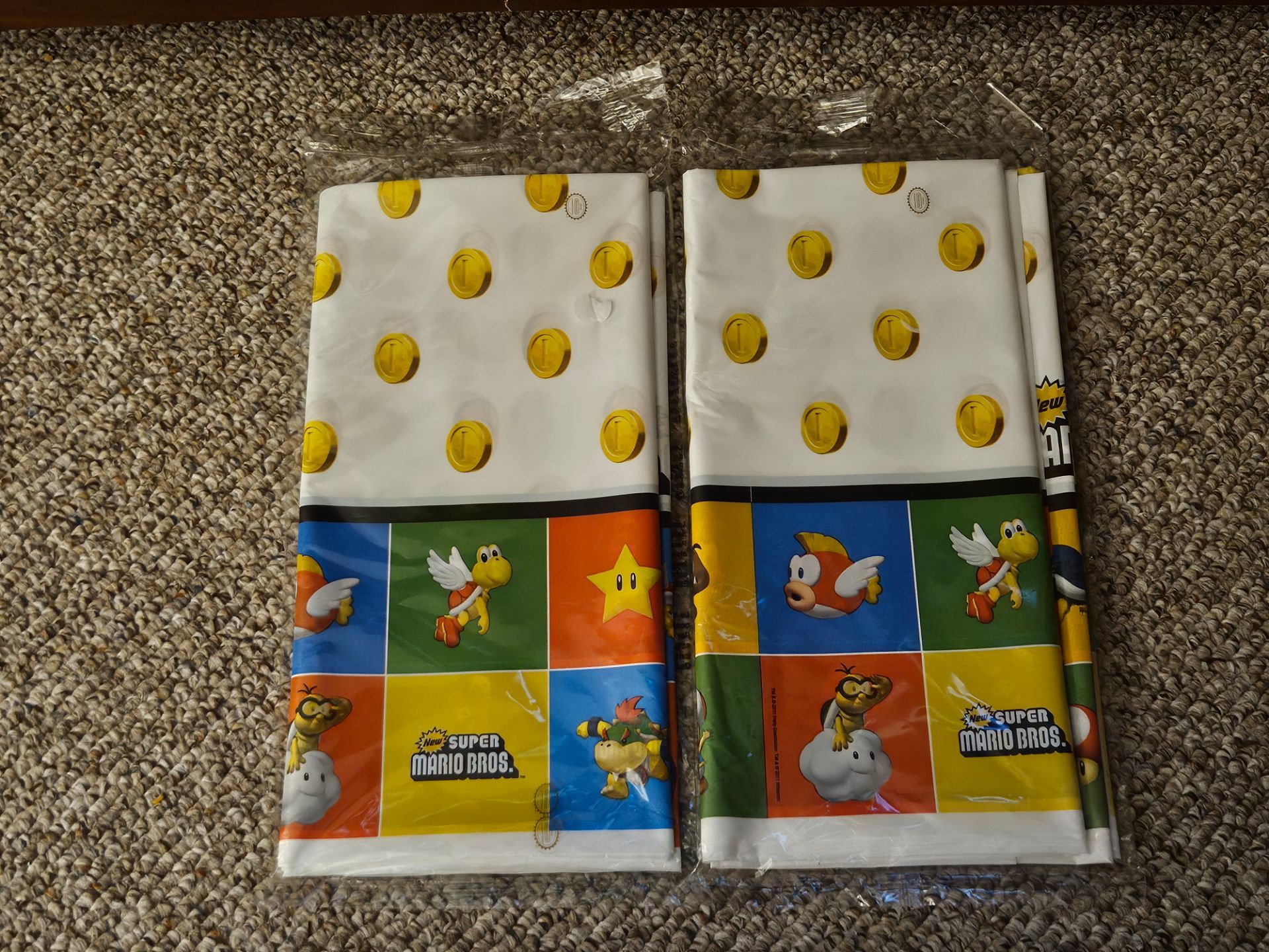 New Super Mario Bros Printed Plastic Tablecover