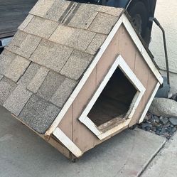 Wood Dog House 