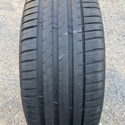 Michelin 255/45/20  (1) Tire