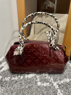 Authentic Large Louis Vuitton Paper Bag for Sale in Perris, CA - OfferUp