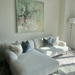 White Article Couch With Chaise 