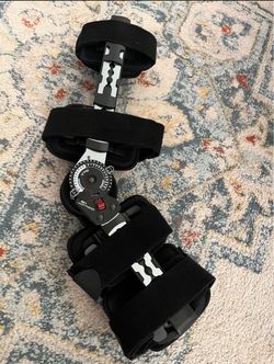 Knee brace