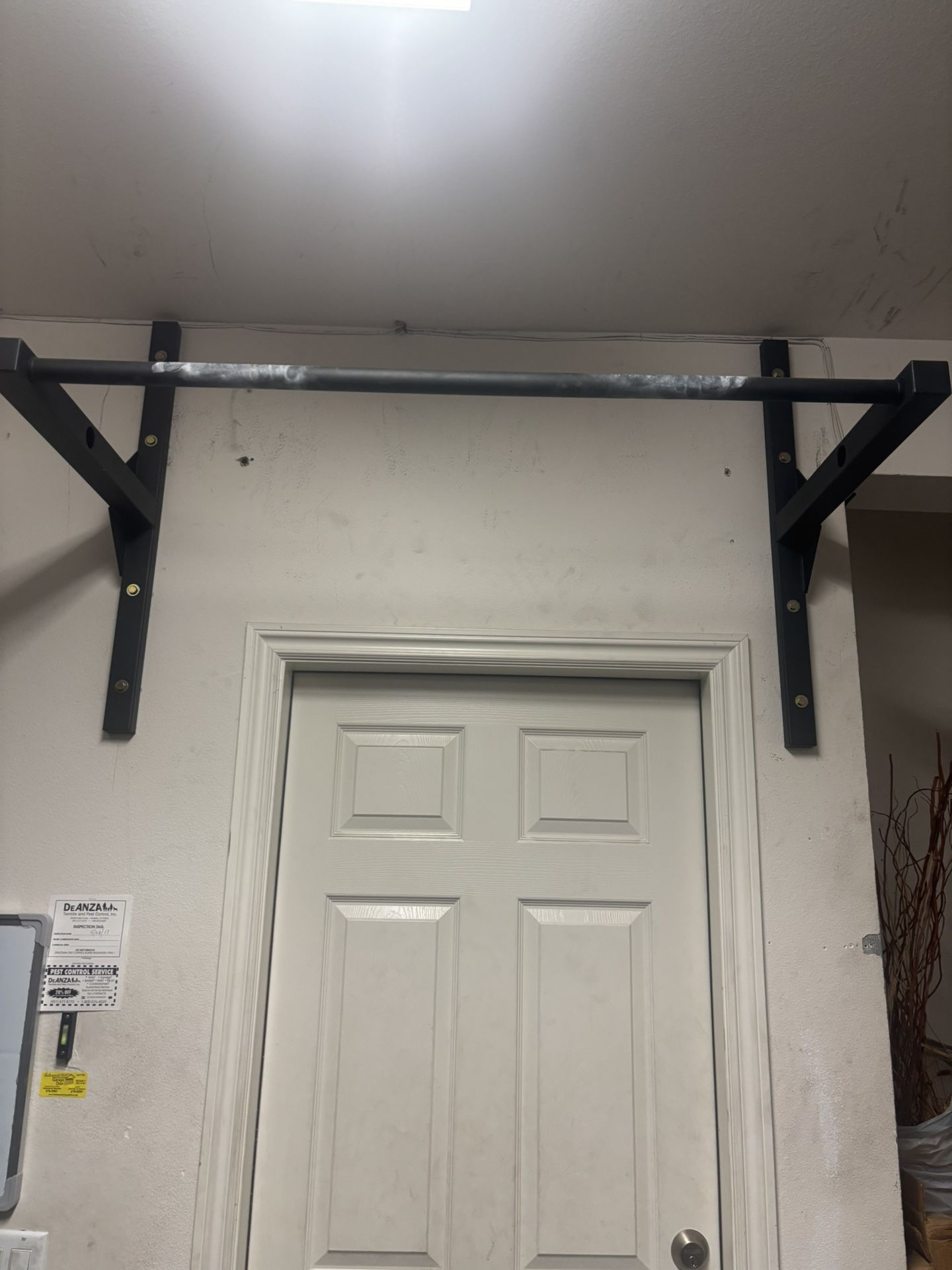 Pull Up Bar (Built In)