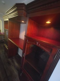 Wooden TV/Bookshelf Unit w Lights