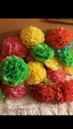 Fores de papel para decorar en fiestas