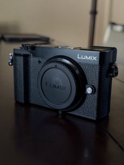 Lumix DC-GX9 20.3MP Digital Camera Body (Black) LOW SHUTTER COUNT!