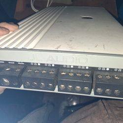 Amp  Jbl   6 Channel  Works Good 