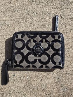 Coach C Logo Black Wallet Medium Zip Around