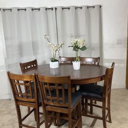 Extendable Dining Table With Display Base & 6 Chairs 