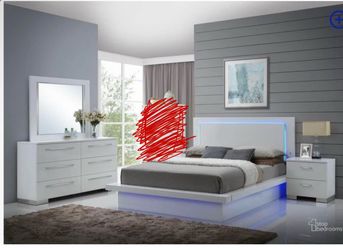 Queen bedframe