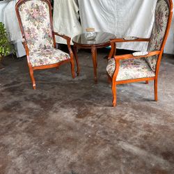 Beautiful  Unique. Set 2 Chairs And Round Table Like New  Floral Designs,  $ 150 