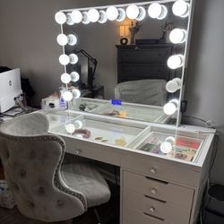 Hollywood Light Makeup Vanity - Impressions Vanity