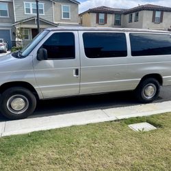 2004 Ford E-350