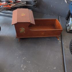 1900s Antique Bassinet 