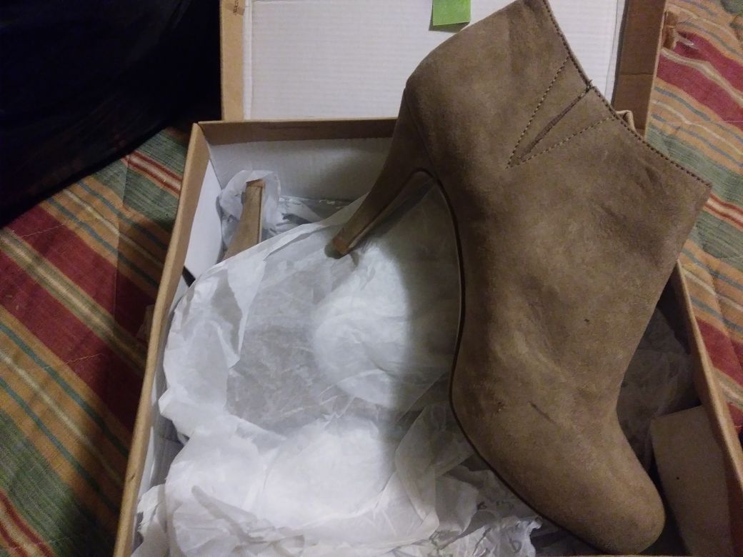 Tan boots size 7.5 or 8