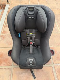 Nuna Rava children's car seat