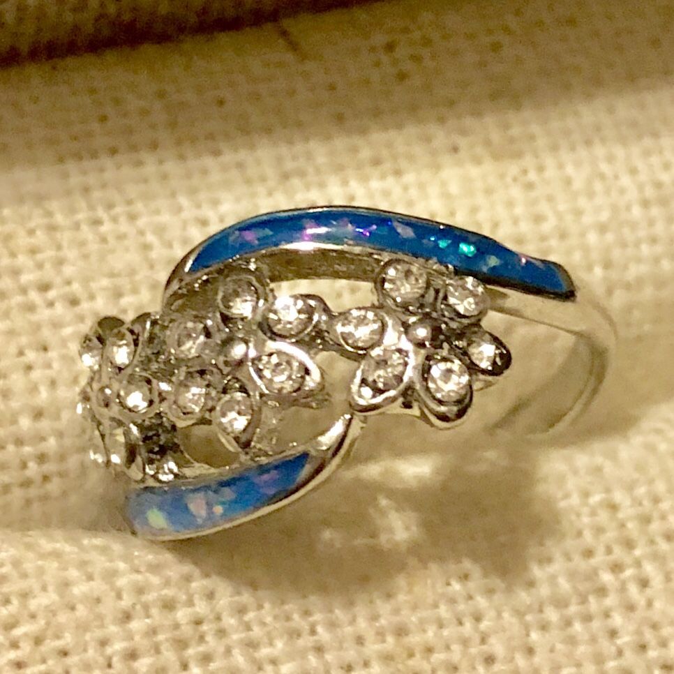 [REDUCED AGAIN] NEW Silver Plated, Blue, 3-Flower Ring - Size 8