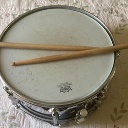 Yamaha  Snare drum With Sticks and Carrying Case