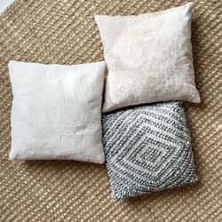 Set Of 3 Throw Pillows 