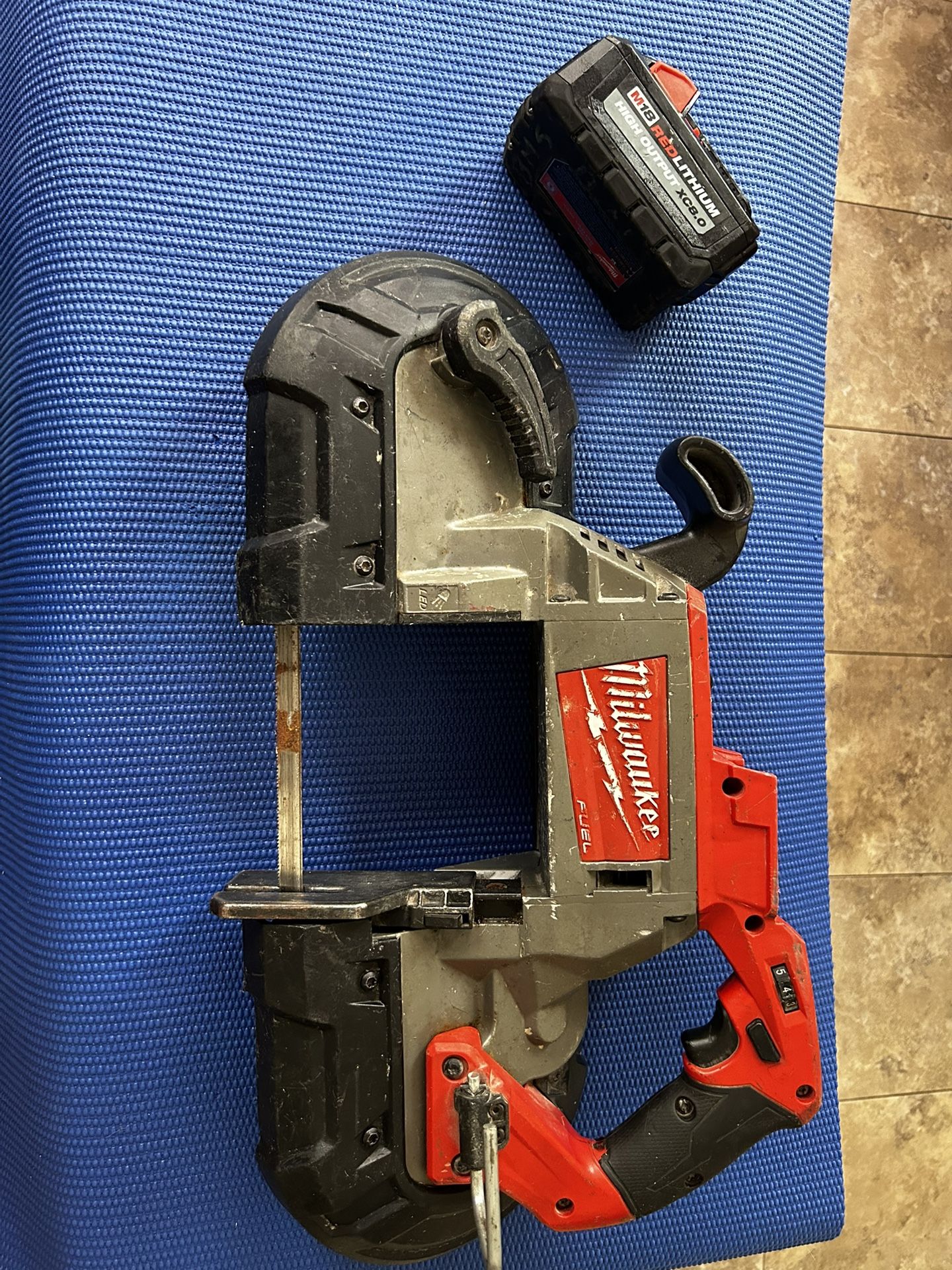 Milwaukee M18 FUEL Deep Cut Band Saw (2729-20) + 8.0Ah Battery