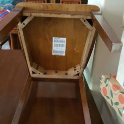 Kitchen Table Wood and 4 wood chairs)p] 48"x 35"