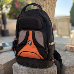 KLEIN. TOOLS Tradesman Pro Tool Bag Backpack, 39 Pockets