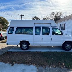 2004 Ford E-250