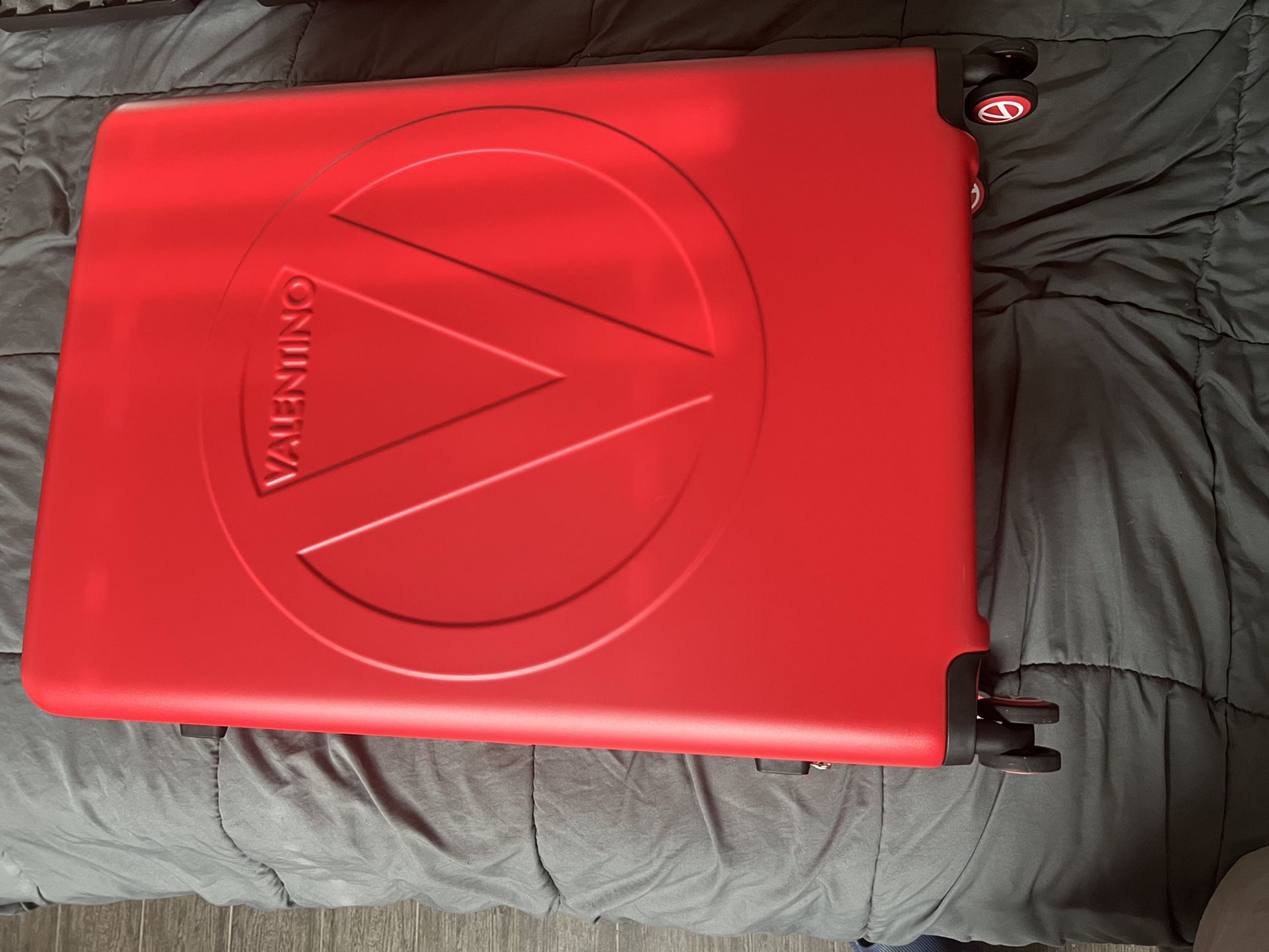 fortov Bære Uforglemmelig Valentino Suitcase Bag Red New for Sale in Miami, FL - OfferUp