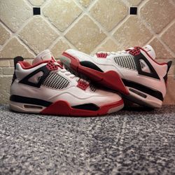 -Jordan 4 “Fire Red” -Size 13M -Og all -Barley used -Shipping available  -Dm for more info