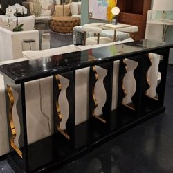 New Modern Quality Black & Gold Finished Accent Table
