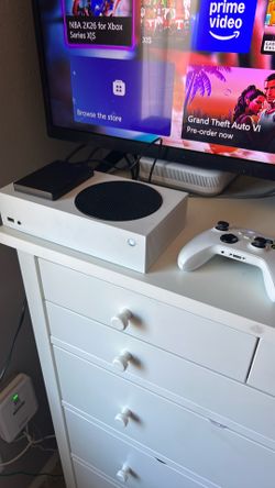 Xbox Series S - 1.7 TB STORAGE WITH CONTROLLER