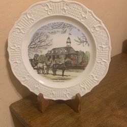 Vintage Commemorative Collector Plate The “Capital Building”.          Mint