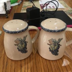 Home&Garden salt shakers