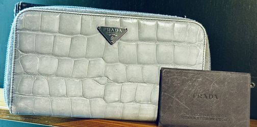 AUTHENTIC PATTEN LEATHER PRADA WALLET