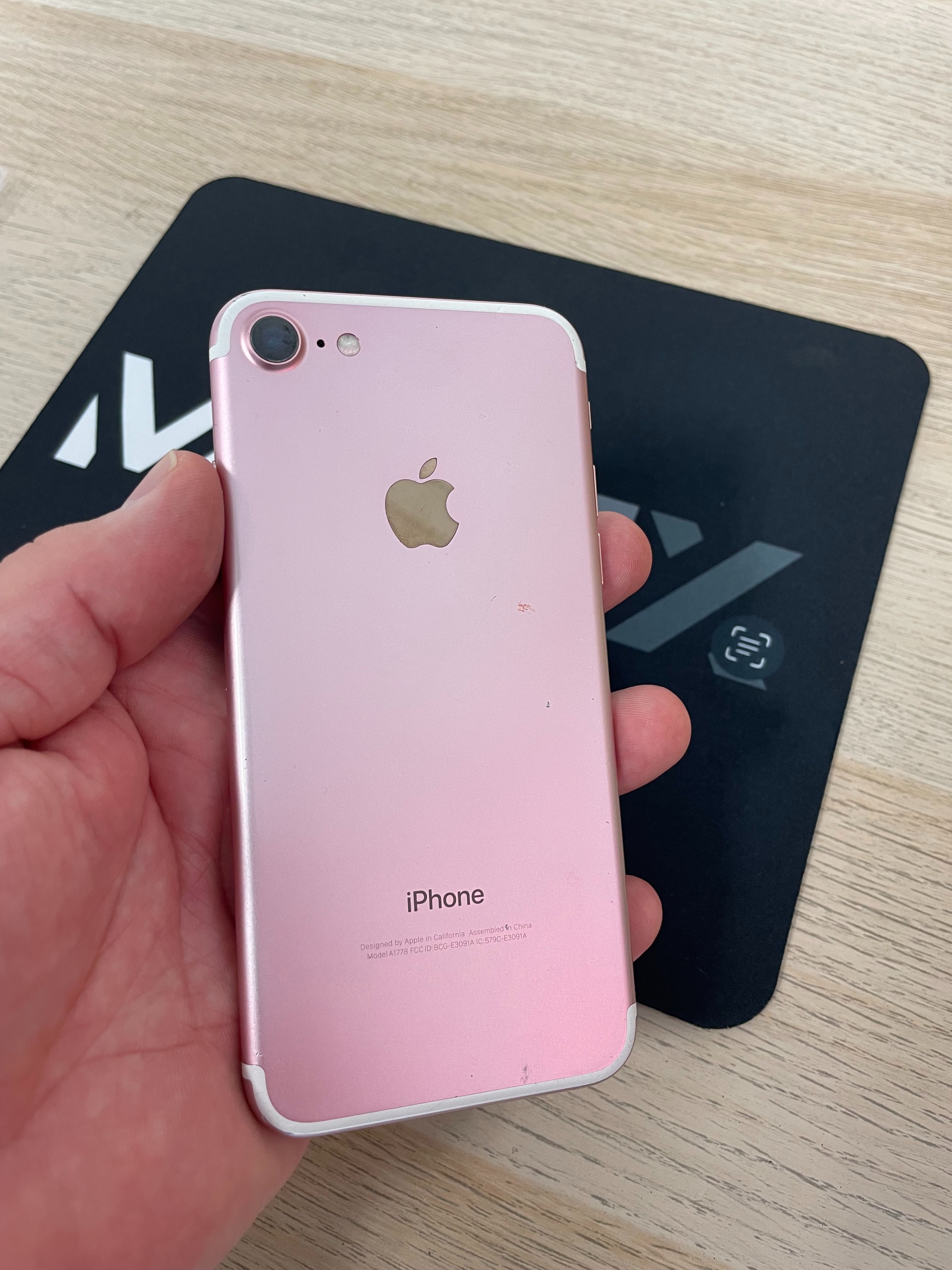 iPhone 7 - Unlocked - 32GB - Pink
