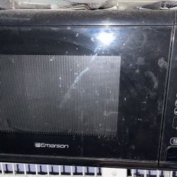 Emerson Black Microwave Just Dusty!!! Brand New