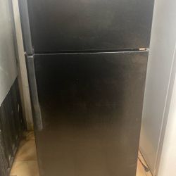 GE REFRIGERATOR 28”W