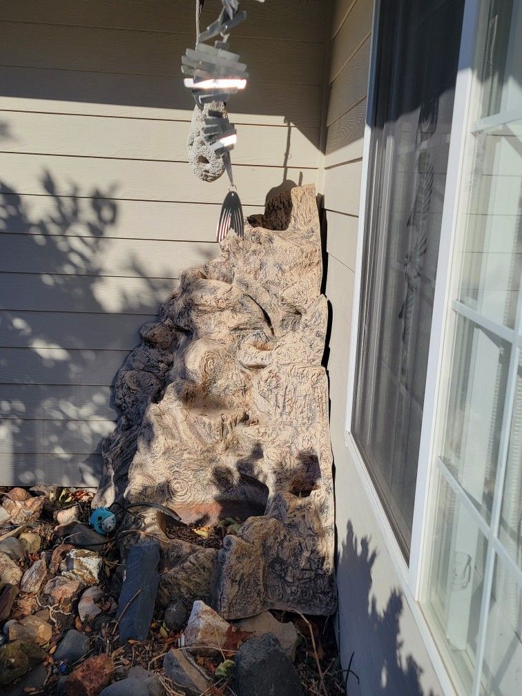 Fiberglass Corner Waterfall Feature. Fuax Rock