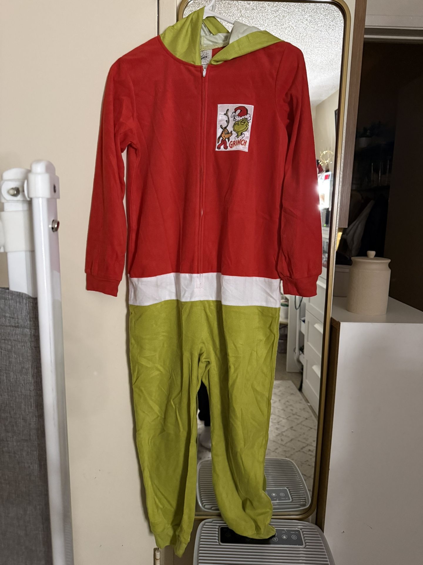 Grinch Pjs  Size 10/12