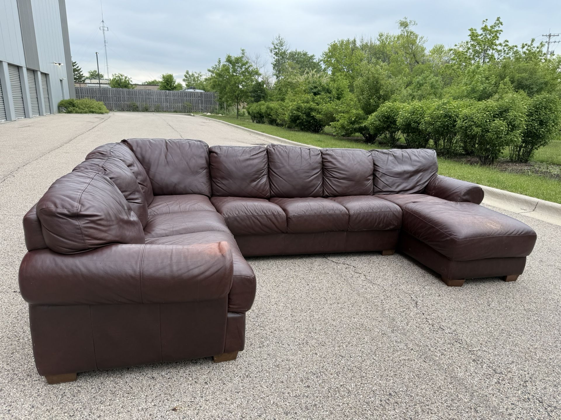 Divani Chateau d’Ax Top Grain Italian Leather Sectional Sofa w/Chaise! ***Free CurbSide Delivery***