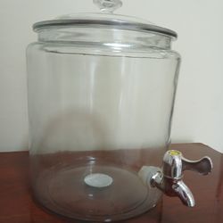 Dispensador o Despachador de bebidas, de vidrio transparente con válvula para servir de 2 galones. 