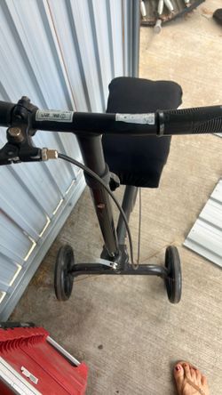 Medical equipment/Knee scooter