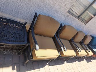 $1500 Hanamint brand 4 big rocking chairs and table with SUNBRELLA cushions