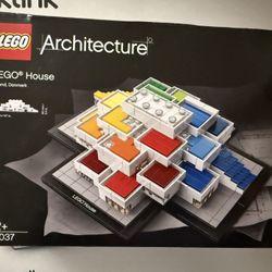 RETIRED LEGO House - Billund, Denmark Item No: 21037-1